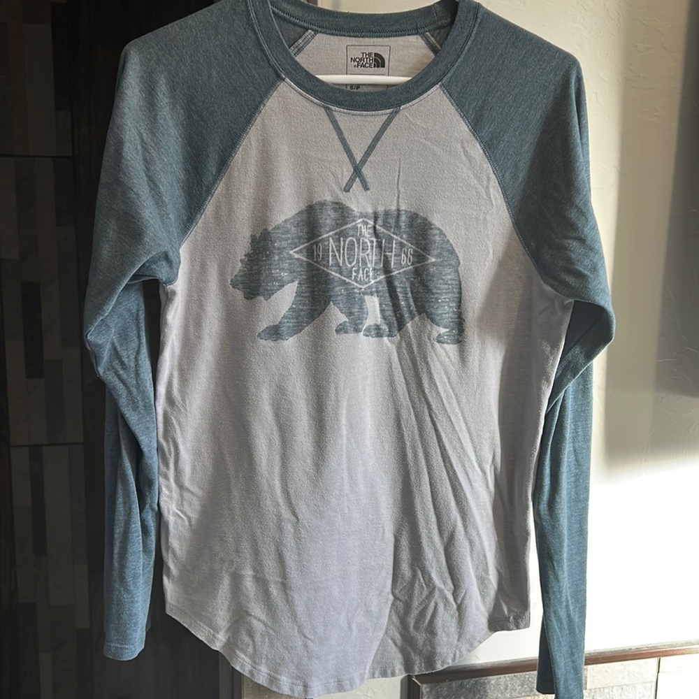 North face long sleeve mens tee. Size small